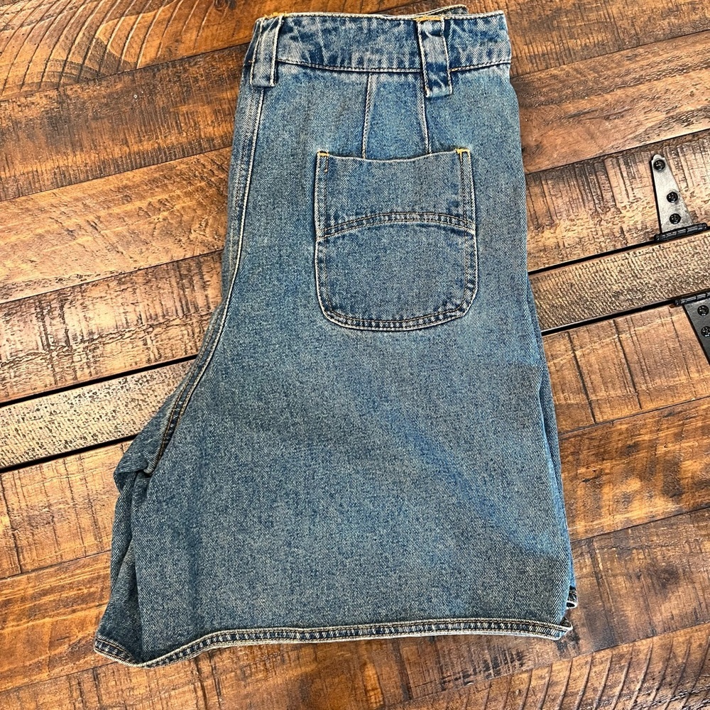 Harve Benard Classic Denim Jean Shorts - Picture 3 of 5